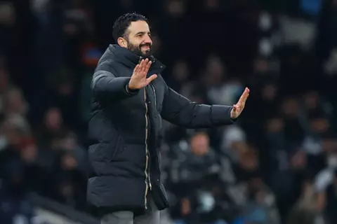 عودة مزراوي واستبعاد دي ليخت.. مانشستر يونايتد يكشف حالة لاعبيه قبل موقعة بلباو